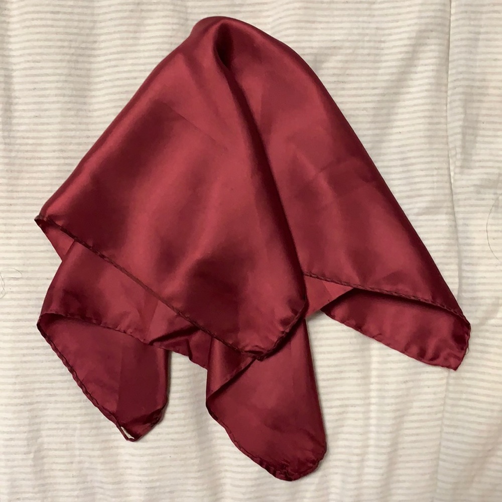 - Silk pocket square -